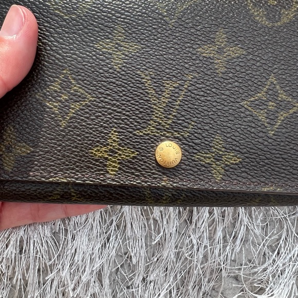 LOUIS VUITTON MONOGRAM WALLET - Picture 11 of 13